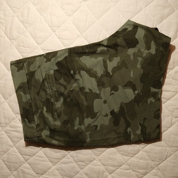 Old Navy shorts - Picture 2 of 5